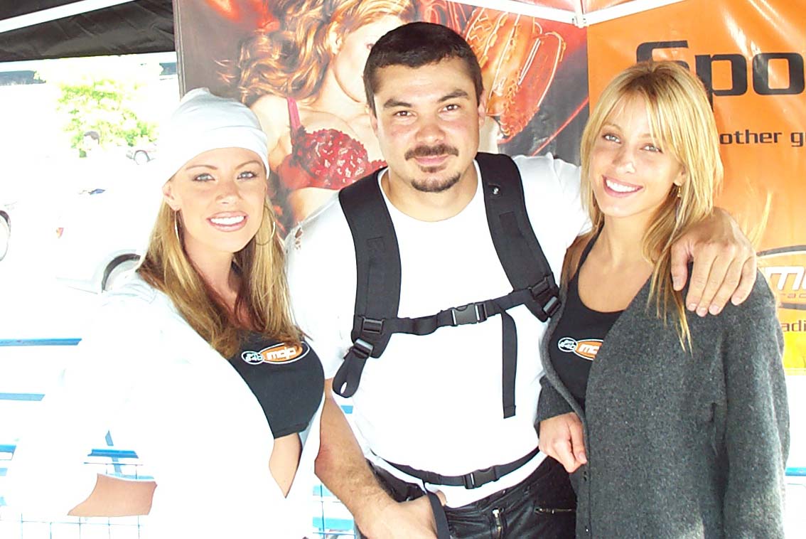 С момичетата от Радиото на Бил Еванов