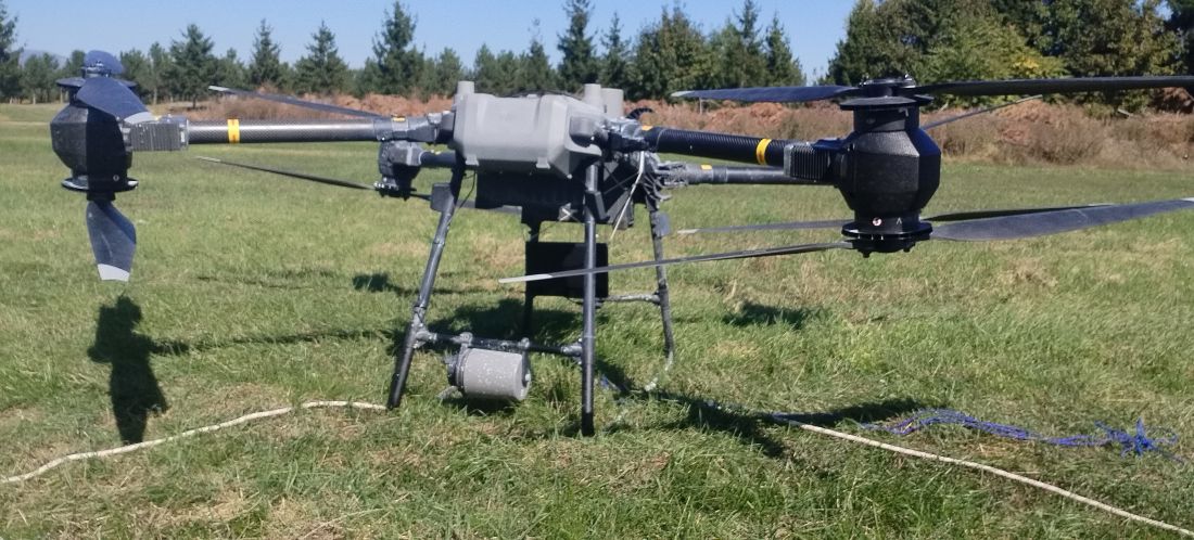 Първия полет със спасителна система и човек с DJI FlyCart 30